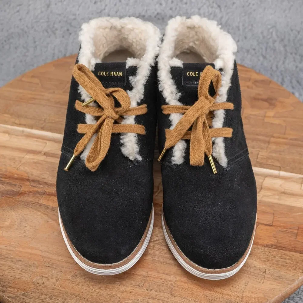 Womens Cole Haan SZ 5B BLK Suede Ankle Boot Shearling Lined Waterproof Soles EUC